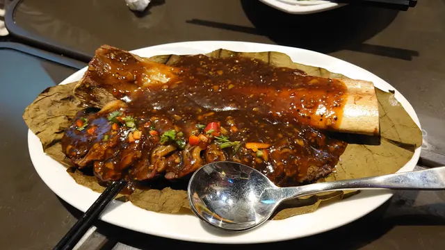 今次嚟第一次試呢個「草捆牛骨」，啲牛肉好林，入口即溶，不過覺得醬汁比較多左啲，味道比較濃啲，比較少見嘅菜式，都值得大家一試。。。