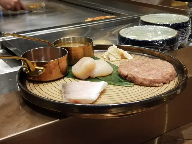 北海道帶子 / 鹿兒島A4和牛漢堡 (未熟)