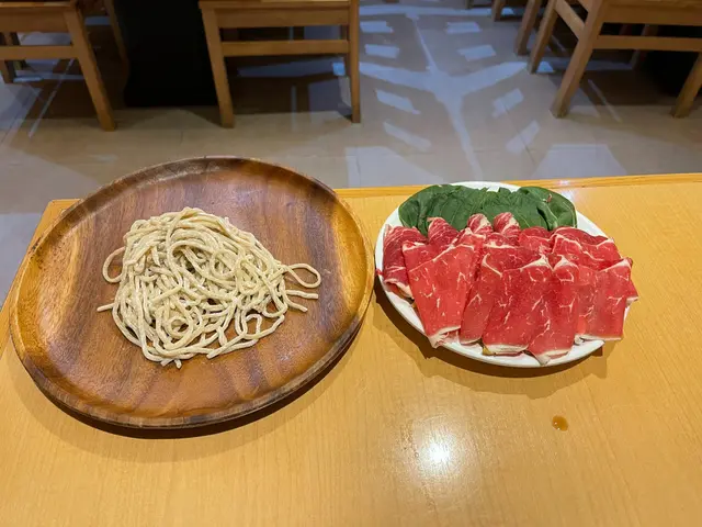 鱗牛肉鍋自製麵