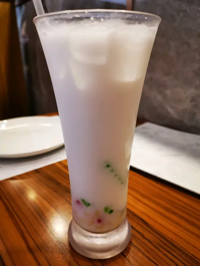 三色冰椰漿香,但綠豆份太硬