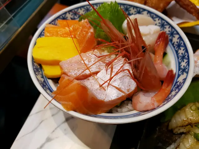 三文魚腩帶子甜蝦丼飯