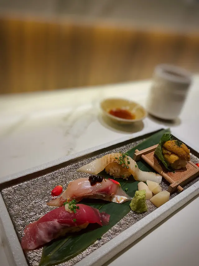 (血引魚、金線雕、右口魚裙邊、海膽)