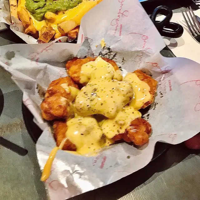 香脆雞塊配芝士醬