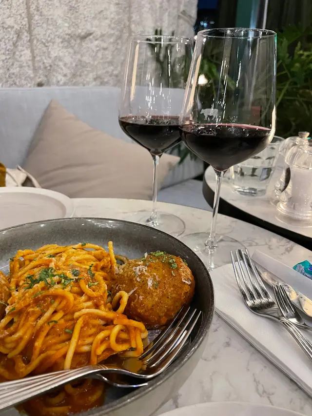 SPAGHETTI & MEATBALLS