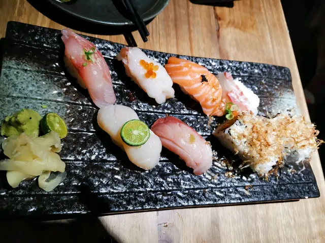 我最愛刺生，四款都好新鮮美味。