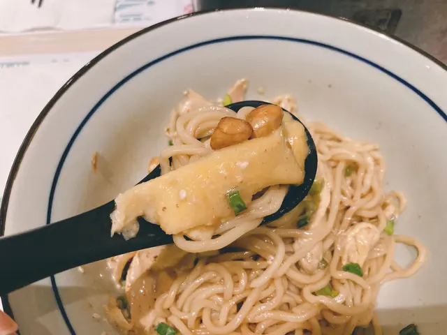 麻醬手撕雞伴麵