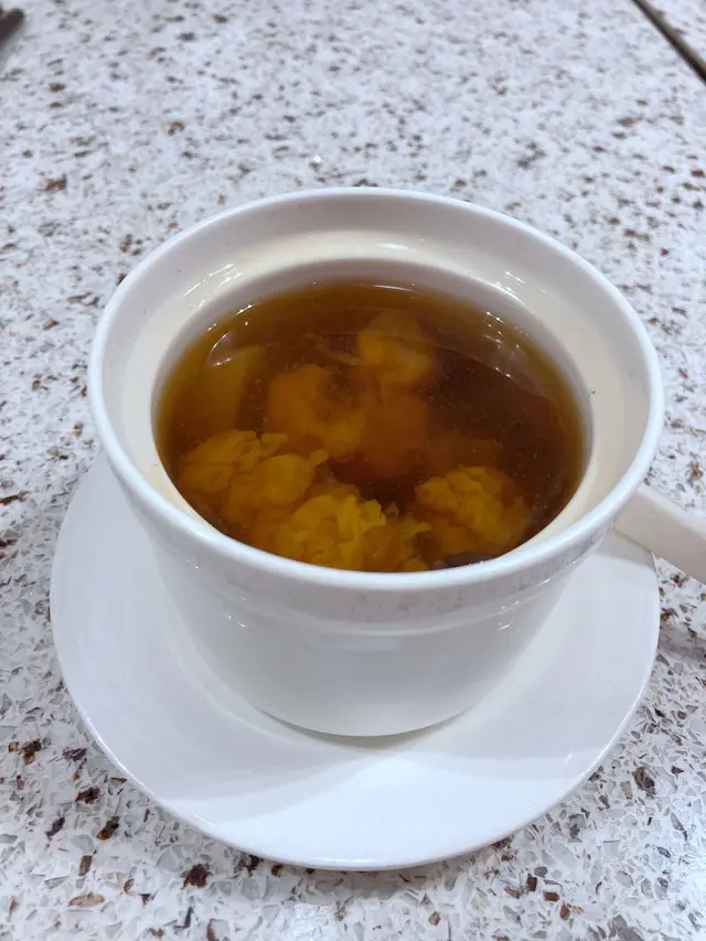 茶樹菇竹笙黃耳百合蓮子燉湯