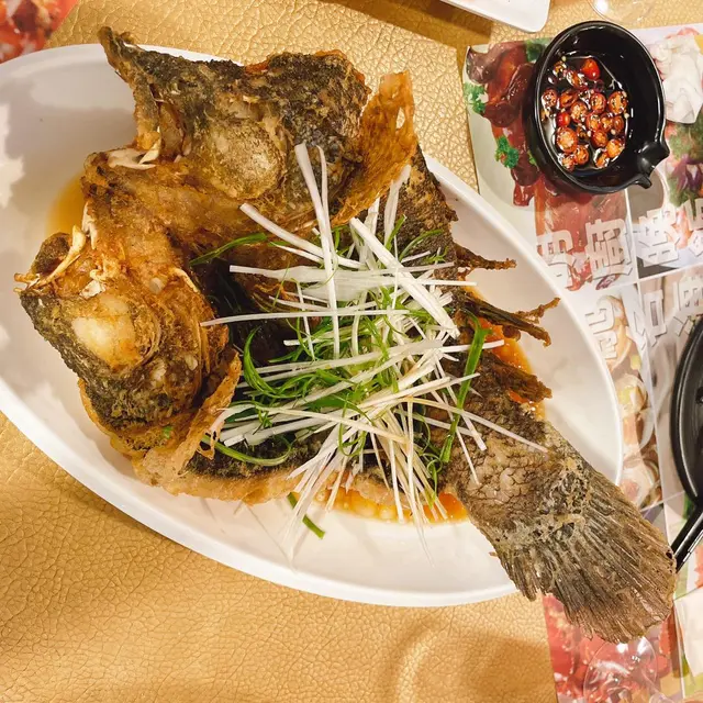 外脆內嫩,仲有個豉油唔太鹹,同啲魚肉好夾