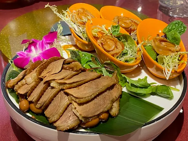 一口鮑魚拼鹵水鵝片