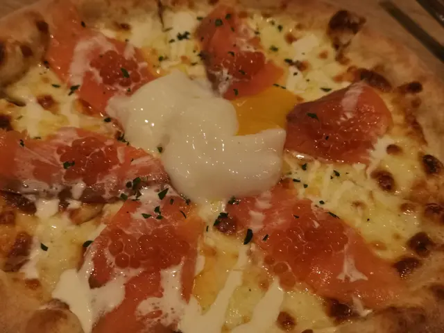 煙三文魚溫泉蛋披薩