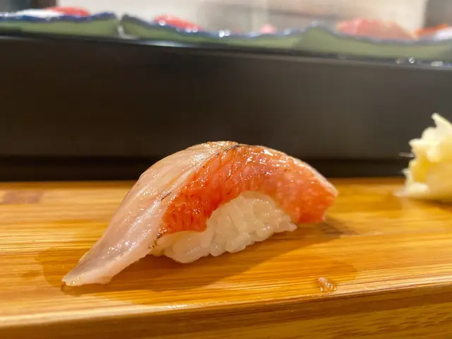 肉質細緻肥美,金目鯛厚切,爽甜新鮮肥美而不膩。