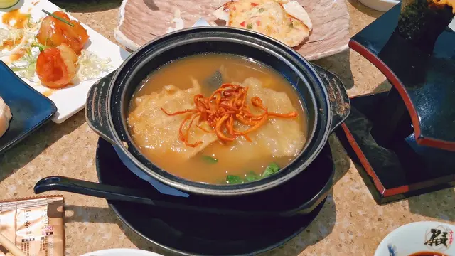 蟲草花膠烏雞湯