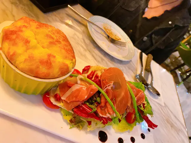 焗芝士洋蔥梳乎厘 巴瑪火腿沙律