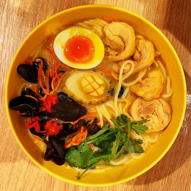 蟲草花雞卷米線 連 濃汁鮑魚 