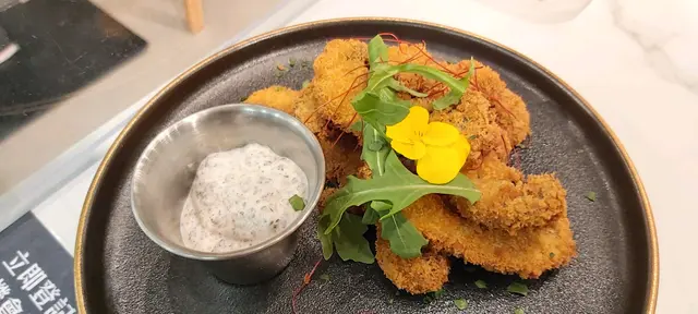 炸意大利燒烤菇配松露醬