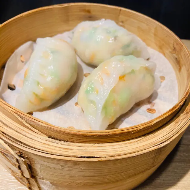 以鮮蝦放入菜苗餃,加上蟲草花調味,調劑左菜苗嘅草青味,亦突顯左蝦既鮮味,配搭剛好👍🏻