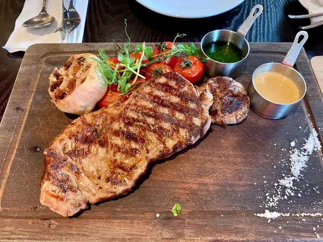 香煎鵝肝配砵酒燴梨