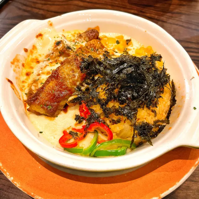 拉絲芝士BB豬肋骨伴泡菜炒飯