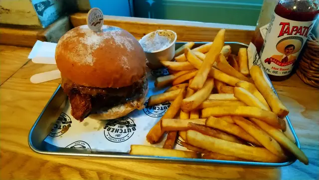 THE HOT MESS ($80)+BUTCHERS FRIES ($20)+Truffle Moyo ($8)