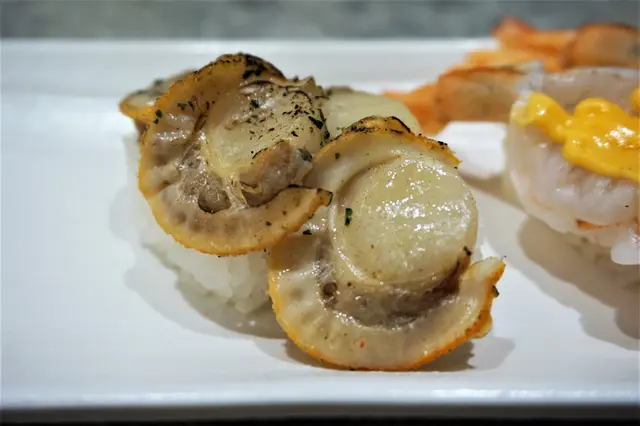 炙燒牛油熟帶子壽司