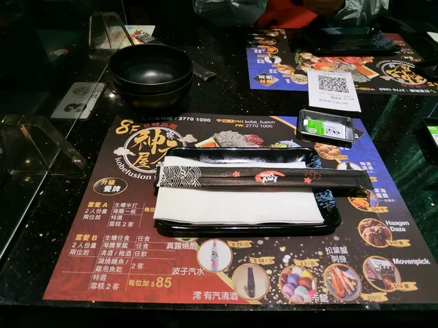 餐單已經跟上時代使用手機QR code點餐方式，  好豐富更方便有效率 ，  未開始點餐坐落寺應就好用心咁為我點左個魚生拼盤，  相當精采個樣靚到唔捨得食，  竟然系放題咁新鮮美味肯定要再叫多一分。