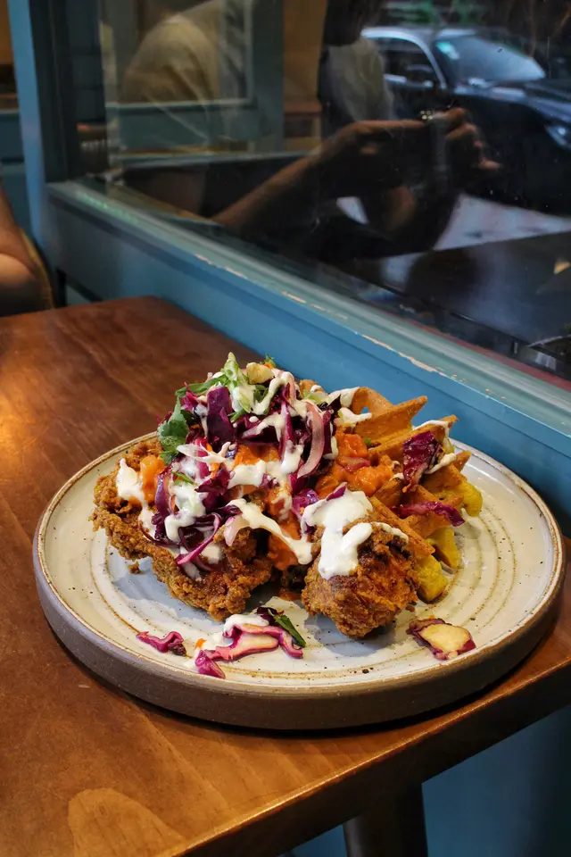 Calautta · 酥炸牛油雞 | 涼拌生菜絲 | 印度瑪莎拉窩夫