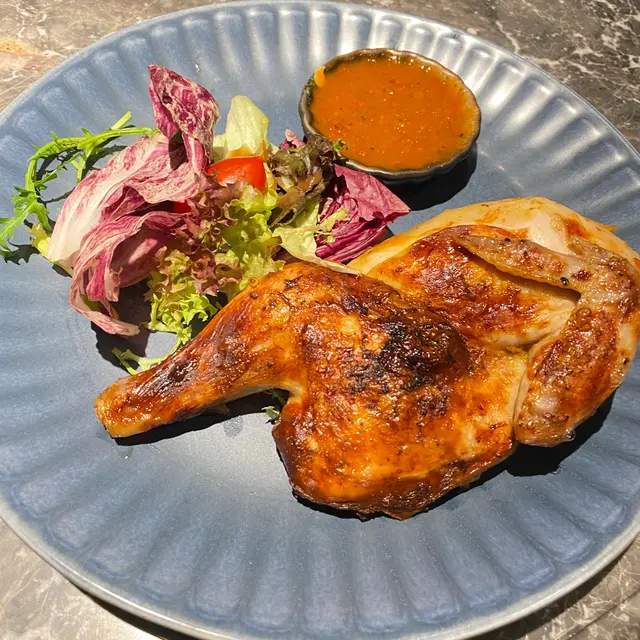 慢煮烤雞配霹靂葡汁、雜錦沙律