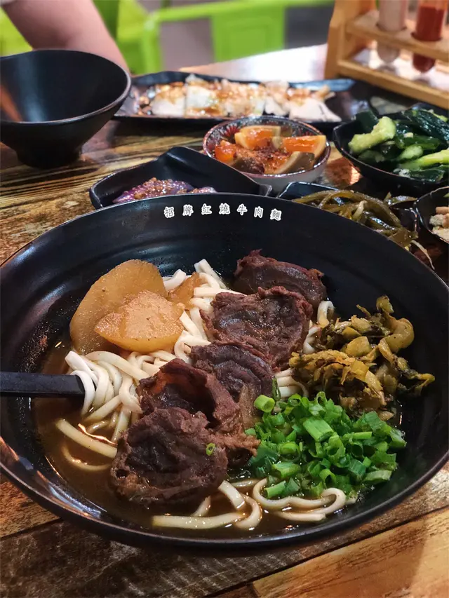 招牌紅燒牛肉麵