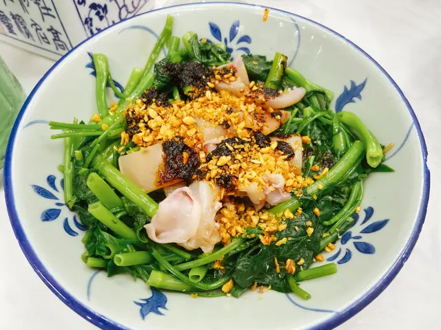 玻璃魷魚配通菜