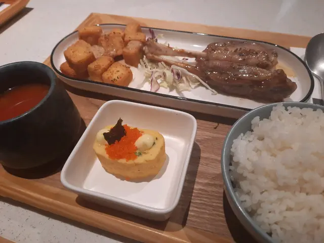 香草蜂蜜一字骨
脆炸豆腐粒
和風蛋捲