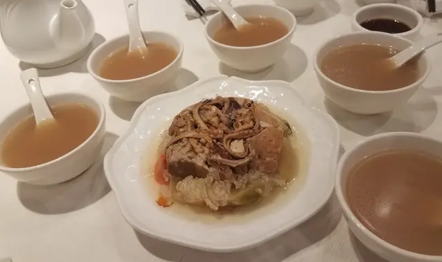 章魚青紅蘿蔔鯊魚骨湯湯