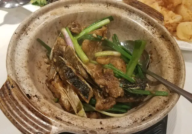薑蔥魚頭煲