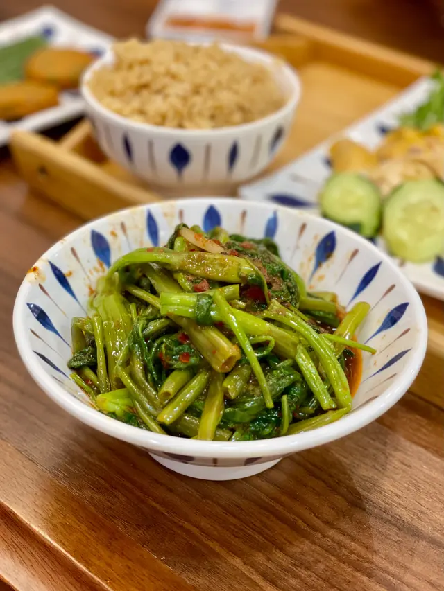 麻辣玻璃魷魚通菜