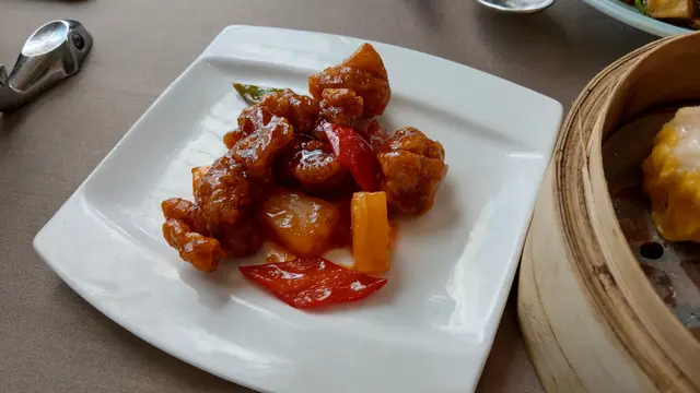 酸香醒胃,咕嚕肉炸至香脆、肉質不會乾身