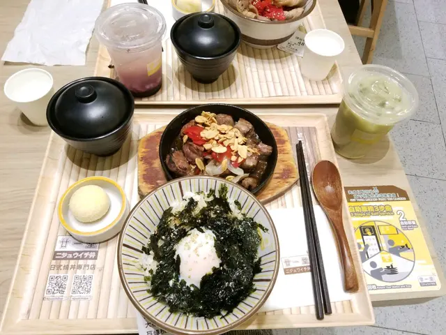 鐵板角切和牛配燒魂丼