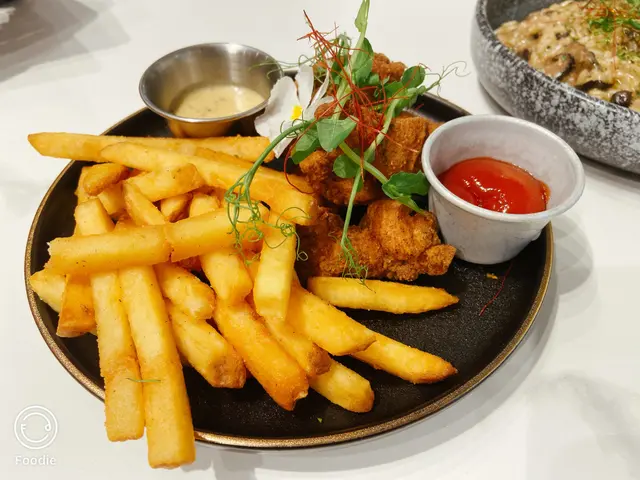 脆炸香草雞配薯條