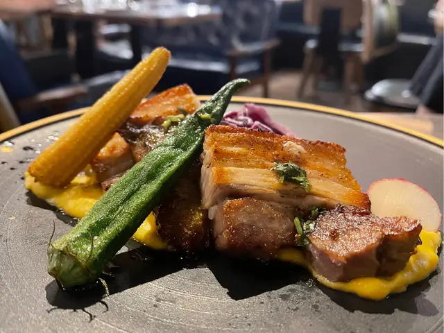 招牌西班牙黑毛豬腩配黑毛豬頸