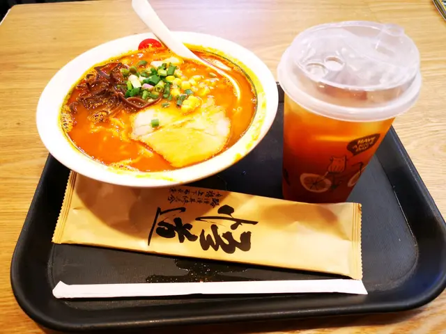 拉麵加配套餐,單點只有拉麵一碗
