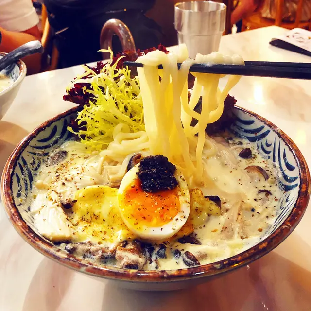 鮮什菌松露芝士烏冬