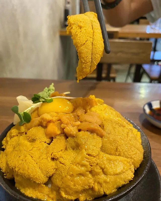 三色海膽盛丼
