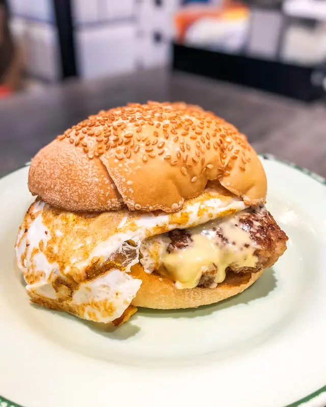 經典芝蛋牛肉漢堡