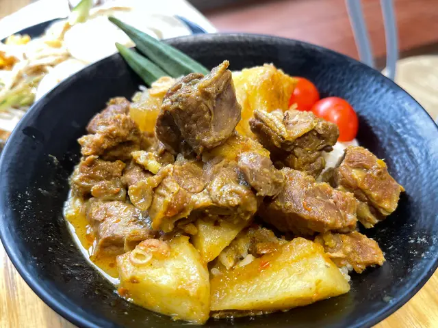 印尼咖喱牛筋腩飯 