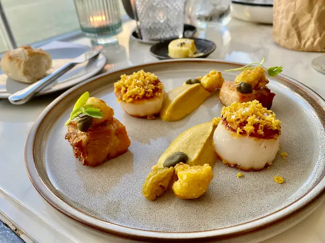 我選擇  seared  scallops  and  pork  belly  好好味