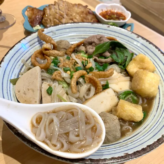 火車頭什錦船河