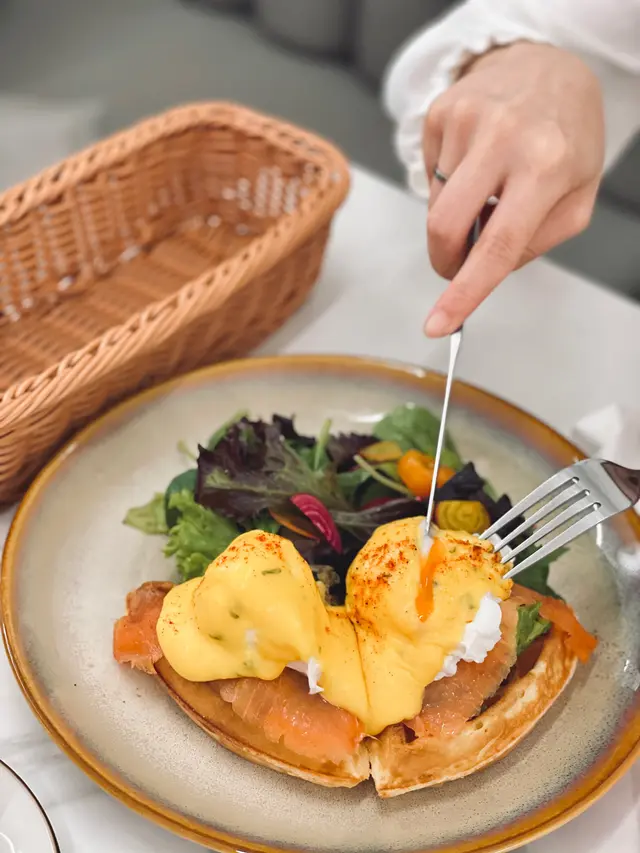 煙三文魚班尼迪窩夫