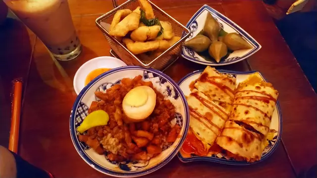 懷舊魯肉飯(大) ($42), 炸甜不辣 ($35), 迷你草仔棵4顆 ($25)