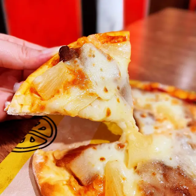 Pineapple & Chicken Cheesy Pizza Bread