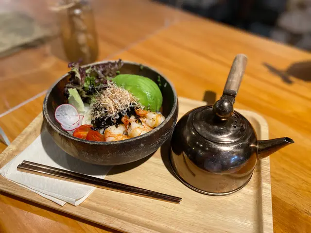 龍蝦湯配牛油果大蝦稻庭烏冬