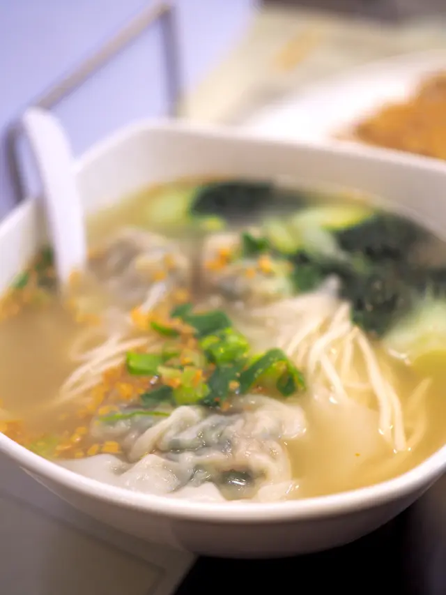 菜膽雲吞麵