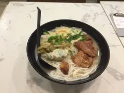 猪软骨韮菜饺米线